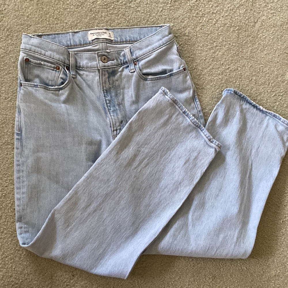 Abercrombie 90’s relaxed jean high rise